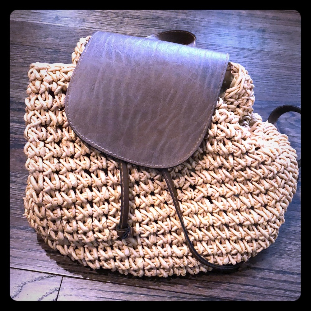 Wicker backpack pocketbook